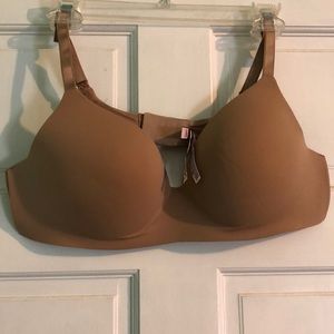 •Victoria’s Secret 40C Wireless Bra•